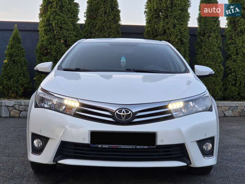 Седан Toyota Corolla 2015 в Харкові