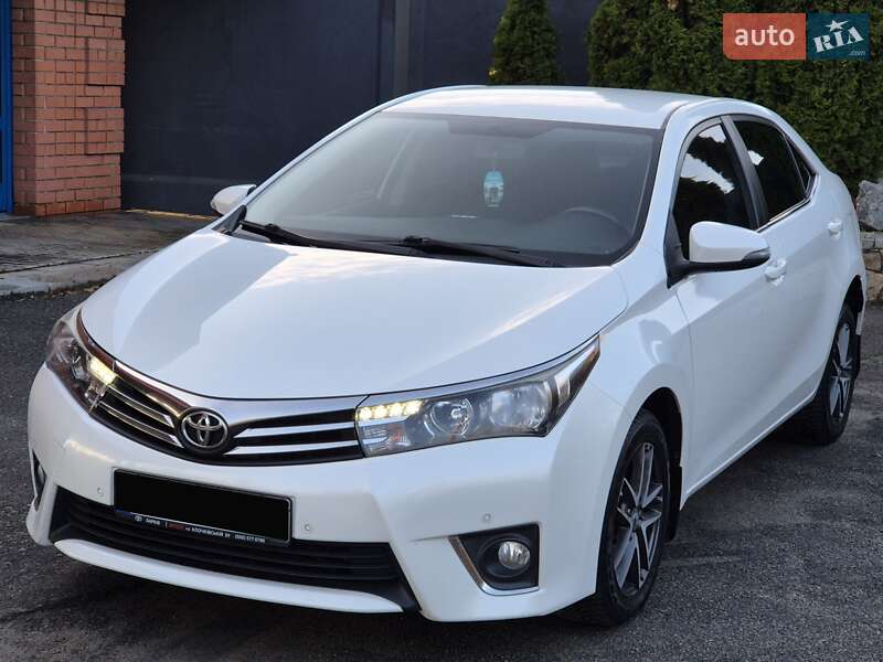 Седан Toyota Corolla 2015 в Харкові