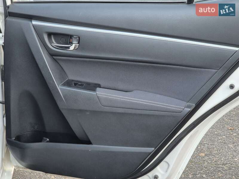 Седан Toyota Corolla 2015 в Харкові