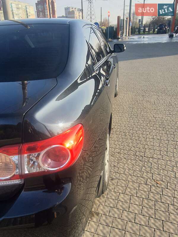 Седан Toyota Corolla 2011 в Полтаві