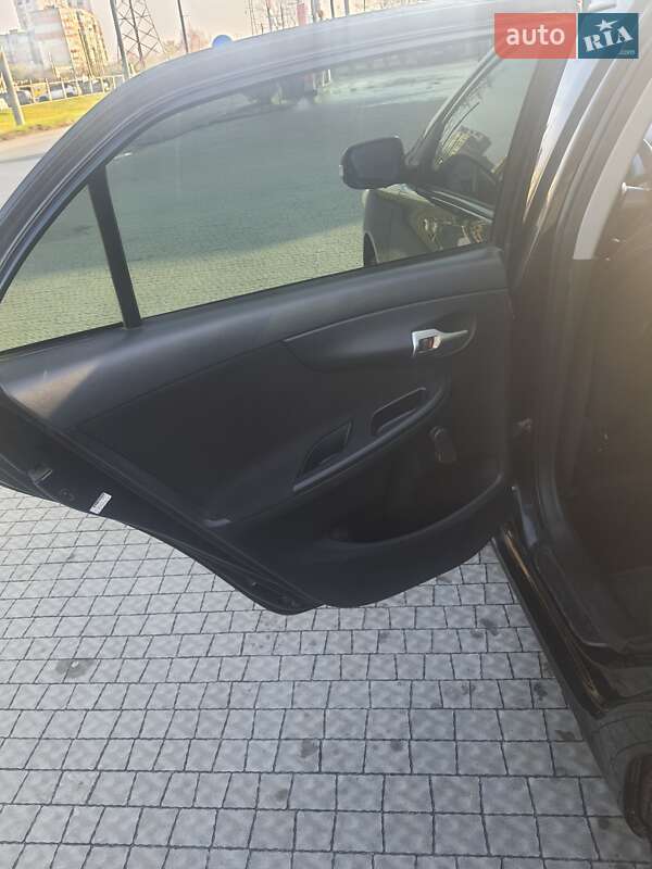 Седан Toyota Corolla 2011 в Полтаві