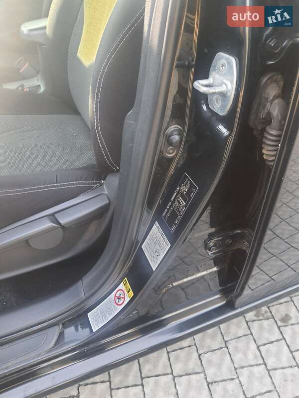 Седан Toyota Corolla 2011 в Полтаві