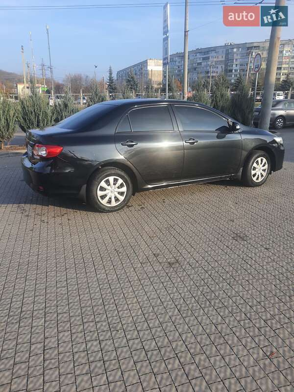 Седан Toyota Corolla 2011 в Полтаві