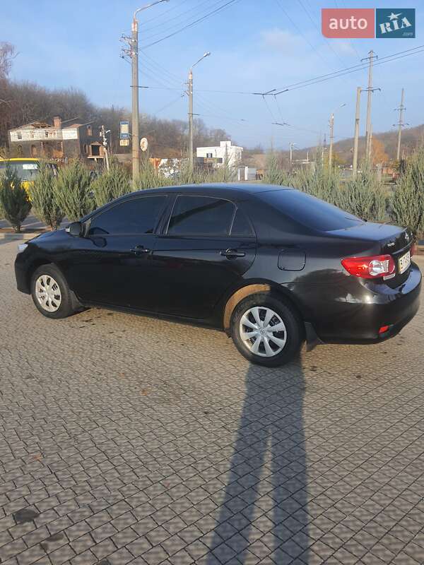 Седан Toyota Corolla 2011 в Полтаві