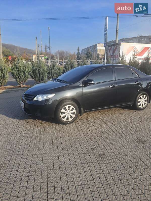Седан Toyota Corolla 2011 в Полтаві