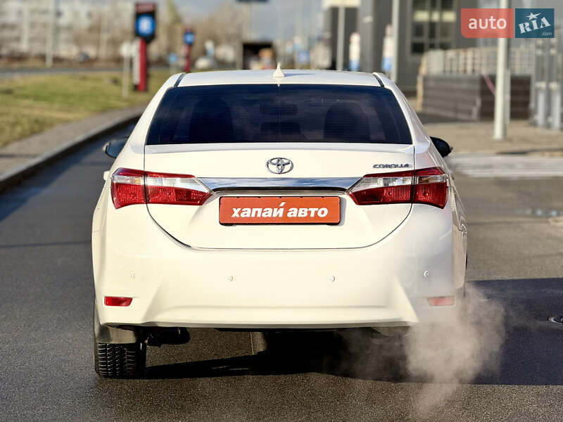 Седан Toyota Corolla 2017 в Киеве