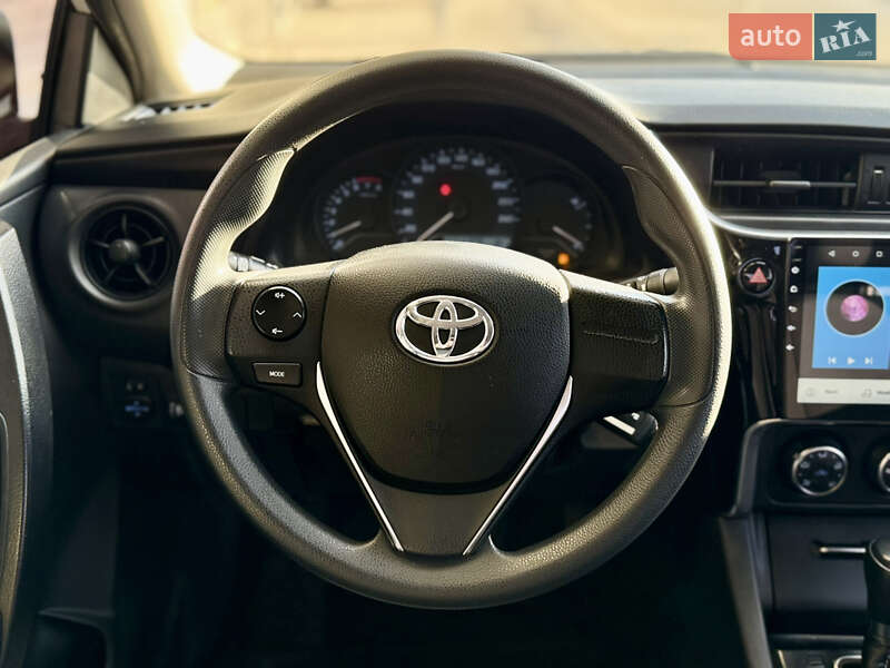 Седан Toyota Corolla 2017 в Киеве