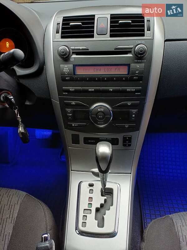 Седан Toyota Corolla 2011 в Львові