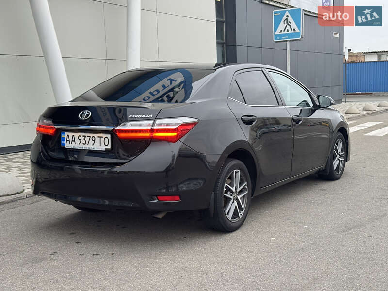 Седан Toyota Corolla 2018 в Киеве