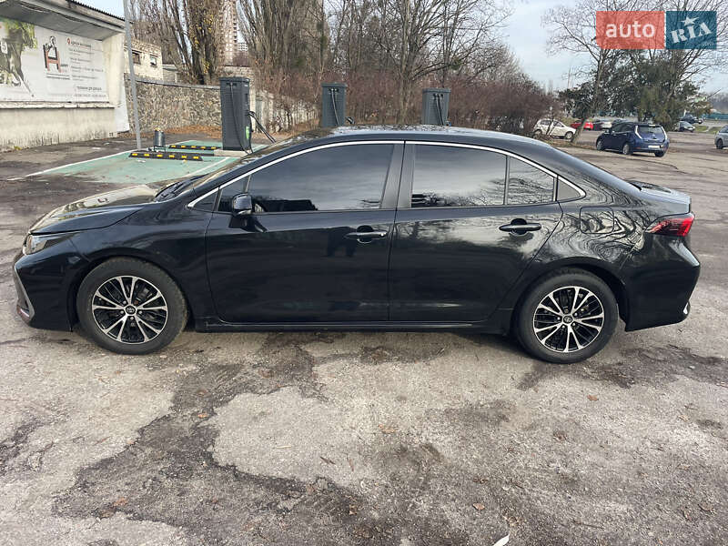 Седан Toyota Corolla 2019 в Киеве