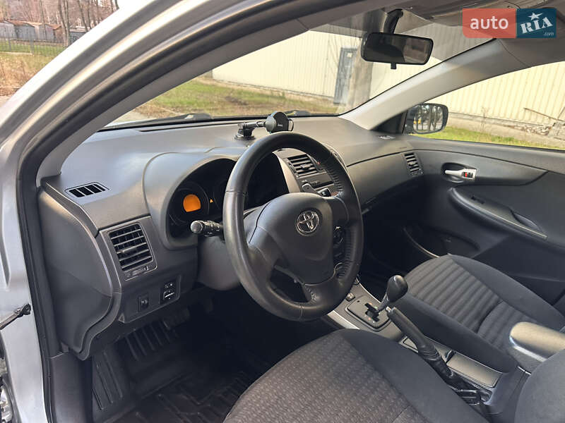 Седан Toyota Corolla 2007 в Днепре