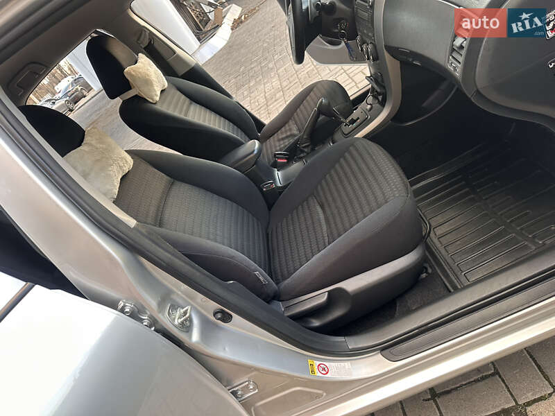 Седан Toyota Corolla 2007 в Днепре