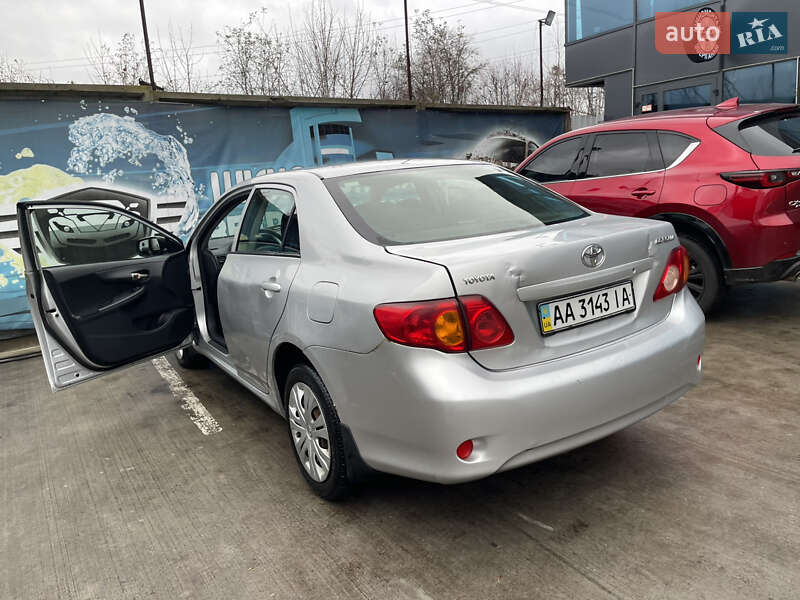 Седан Toyota Corolla 2008 в Києві