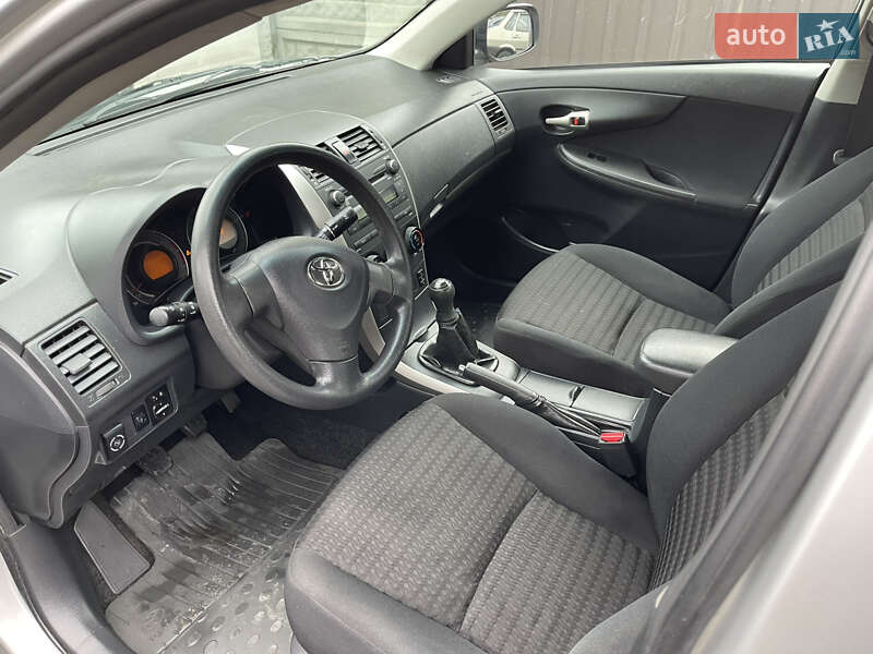 Седан Toyota Corolla 2008 в Києві