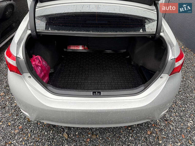 Седан Toyota Corolla 2015 в Стрию фото 37 Седан Toyota Corolla 2015 в Стрию