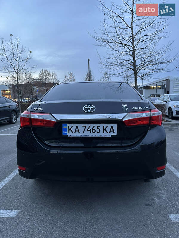 Седан Toyota Corolla 2014 в Києві