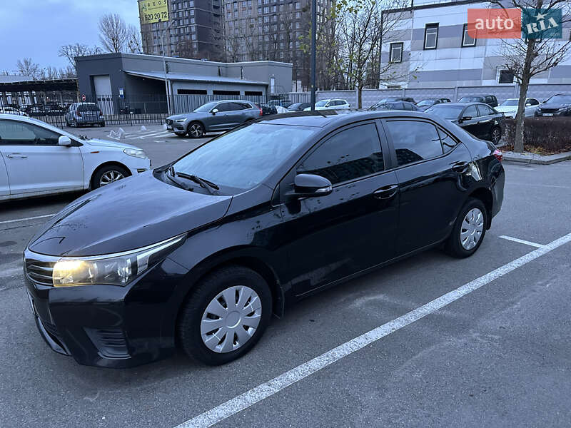 Седан Toyota Corolla 2014 в Києві