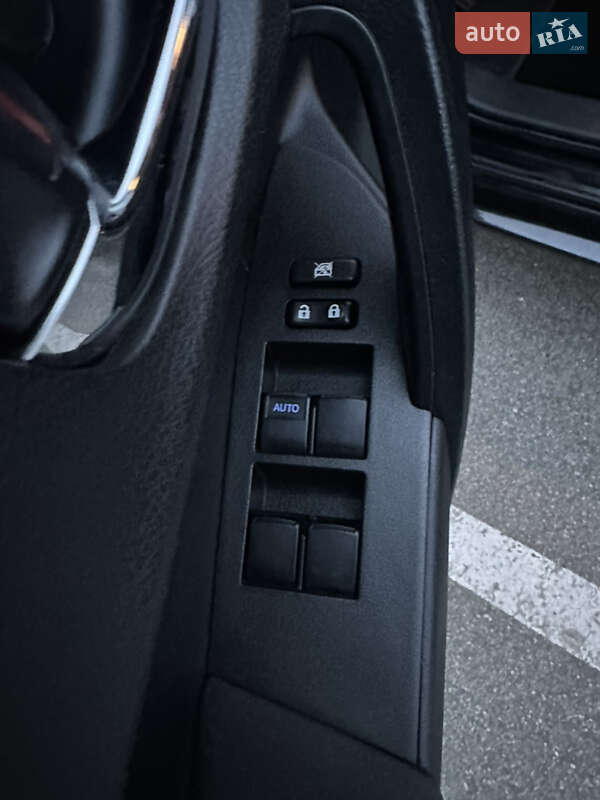 Седан Toyota Corolla 2014 в Києві