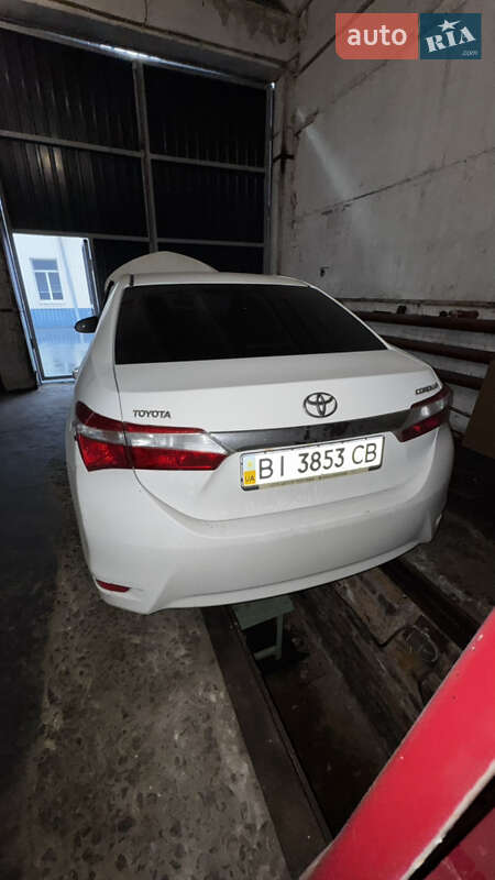 Седан Toyota Corolla 2015 в Лубнах