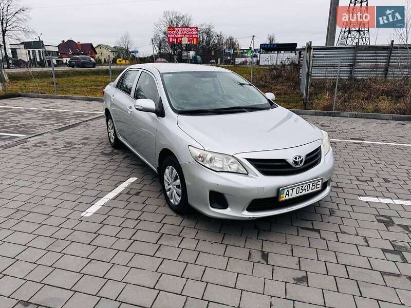 Седан Toyota Corolla 2012 в Ивано-Франковске