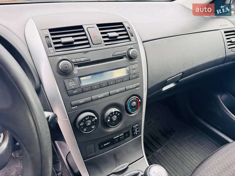 Седан Toyota Corolla 2012 в Ивано-Франковске