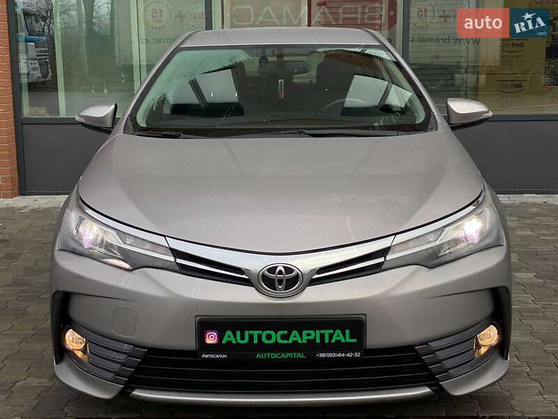Седан Toyota Corolla 2017 в Киеве