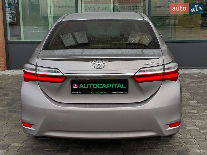 Седан Toyota Corolla 2017 в Киеве