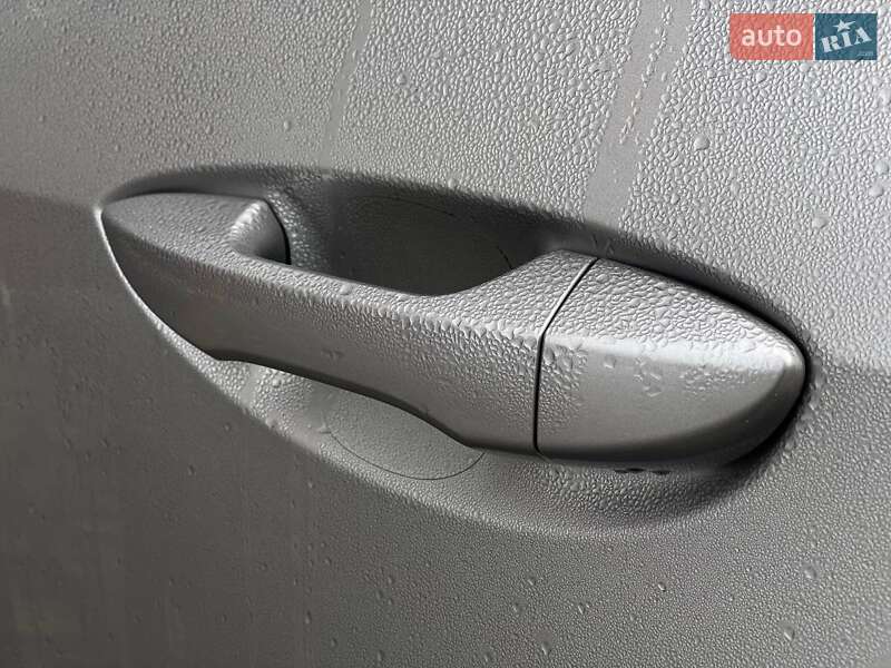 Седан Toyota Corolla 2017 в Киеве