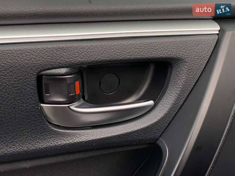 Седан Toyota Corolla 2017 в Киеве