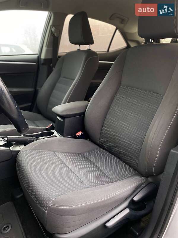 Седан Toyota Corolla 2017 в Киеве