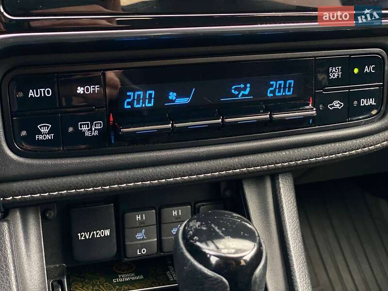 Седан Toyota Corolla 2017 в Киеве