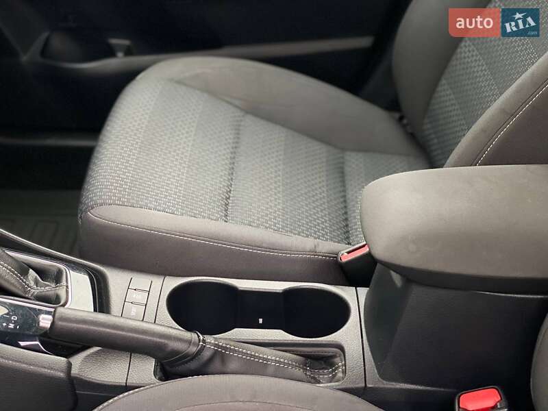 Седан Toyota Corolla 2017 в Киеве