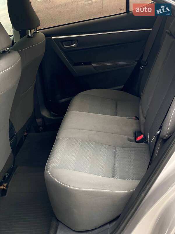 Седан Toyota Corolla 2017 в Киеве