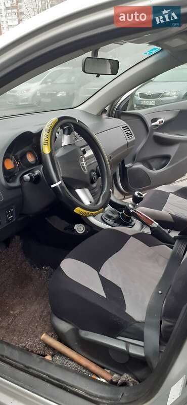 Седан Toyota Corolla 2010 в Києві