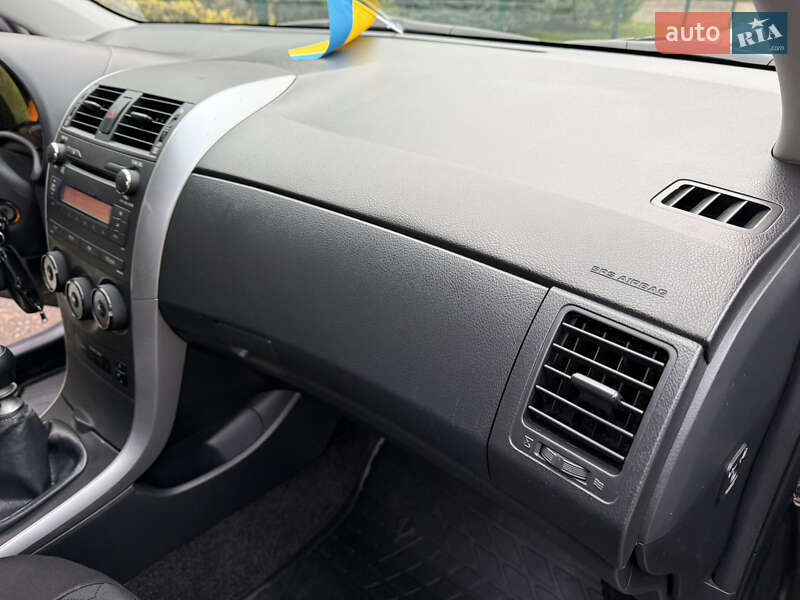 Седан Toyota Corolla 2011 в Рівному