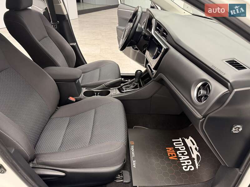 Седан Toyota Corolla 2017 в Києві