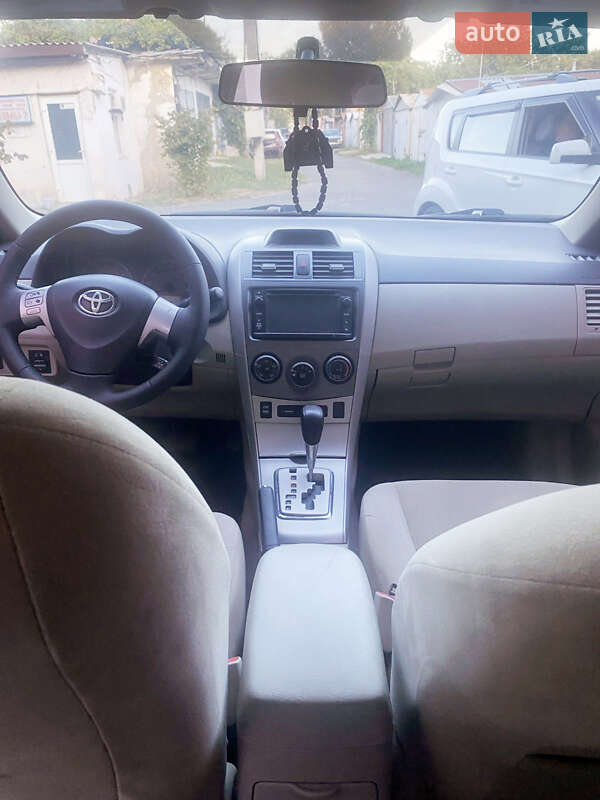 Седан Toyota Corolla 2012 в Одесі