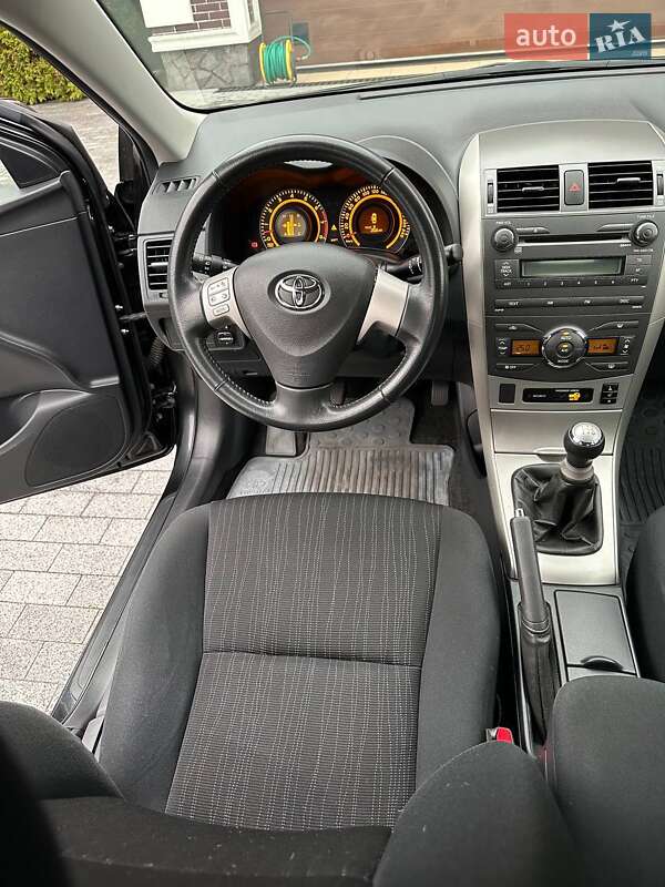 Седан Toyota Corolla 2008 в Києві