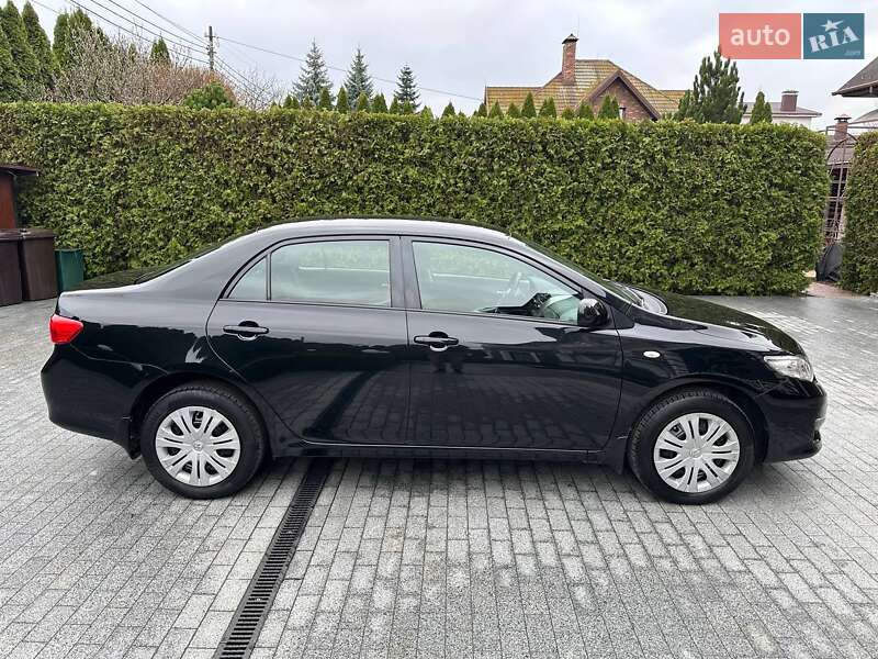 Седан Toyota Corolla 2008 в Києві