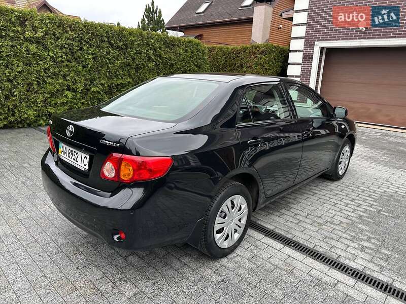 Седан Toyota Corolla 2008 в Києві