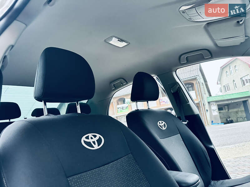 Седан Toyota Corolla 2008 в Грушево