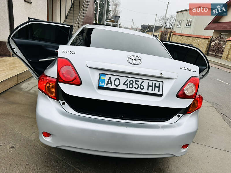 Седан Toyota Corolla 2008 в Грушево