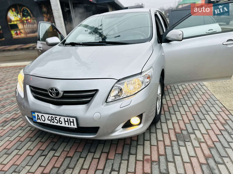 Седан Toyota Corolla 2008 в Грушево