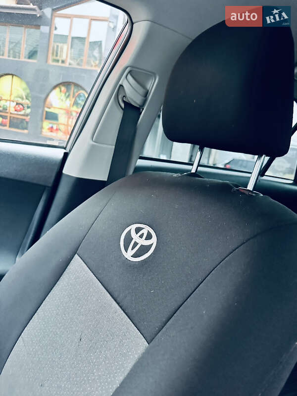 Седан Toyota Corolla 2008 в Грушево