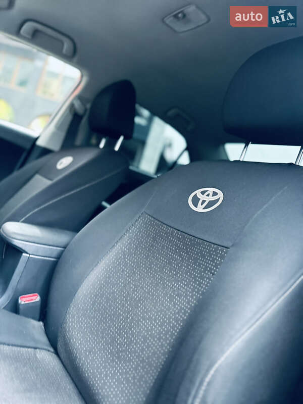 Седан Toyota Corolla 2008 в Грушево