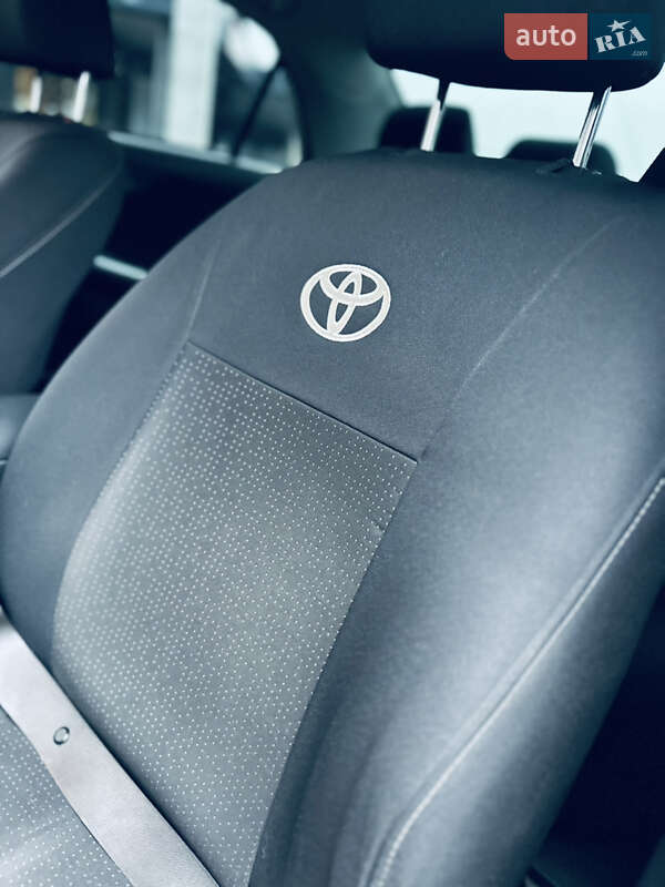 Седан Toyota Corolla 2008 в Грушево