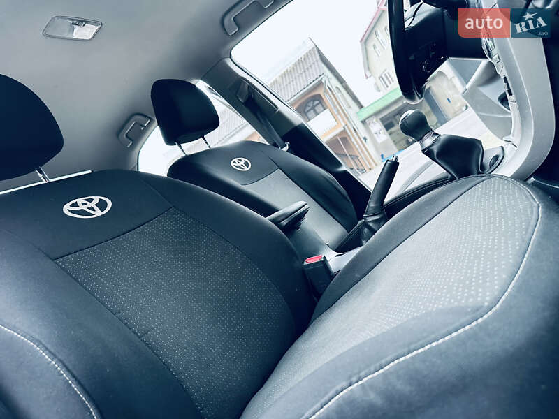 Седан Toyota Corolla 2008 в Грушево