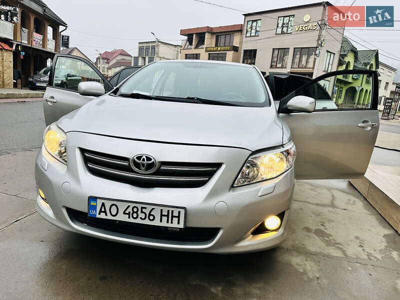 Седан Toyota Corolla 2008 в Грушево