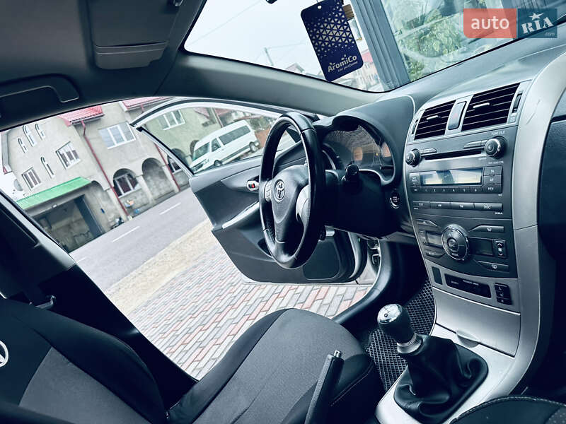 Седан Toyota Corolla 2008 в Грушево