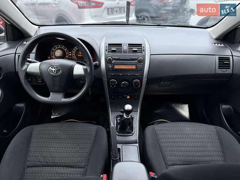 Седан Toyota Corolla 2011 в Одессе